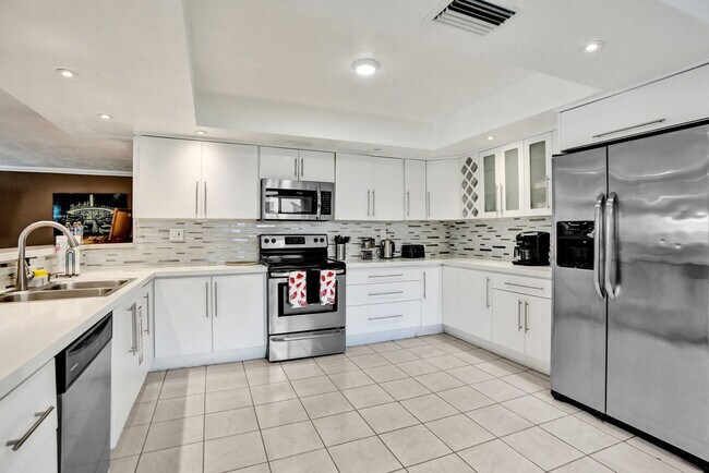 Building Photo - 5415 Harrison St