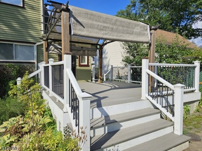 Building Photo - 131 Island Ave