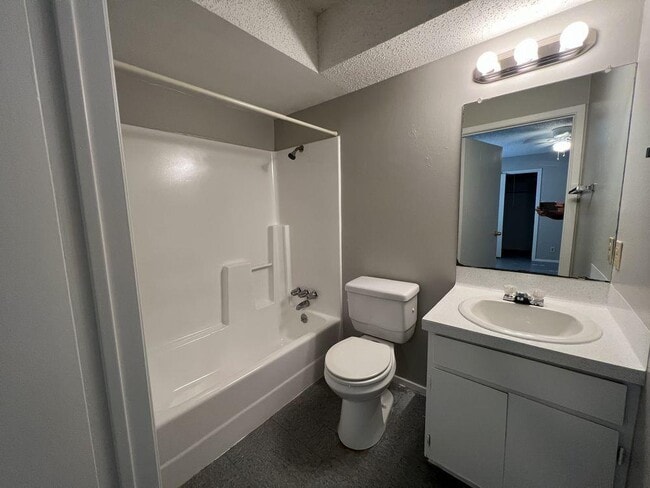 Building Photo - 507 Thelma Dr