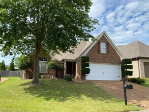 Building Photo - BEAUTIFUL Home in Gated Lost Creek