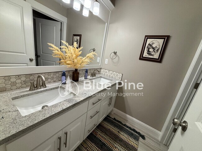 Building Photo - 5506 Eaglewood Dr