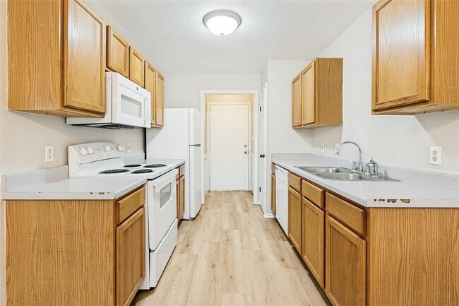 Building Photo - 945-947-947 Sagewood Trail