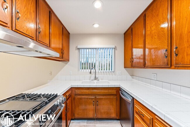 Building Photo - 7572 Amazon Dr