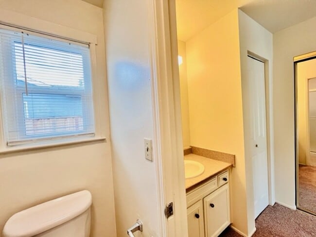 Building Photo - Move-In Ready 4BD/2BA Single Story, Ranch-...