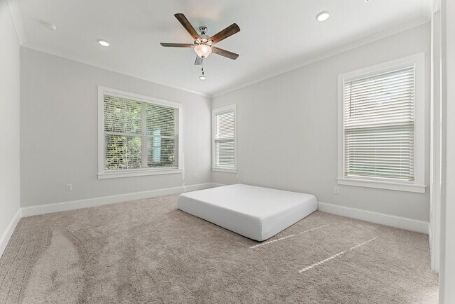 Building Photo - 287 J Hunters Way