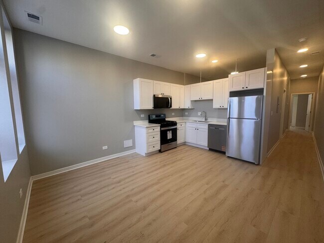 Building Photo - 4007 W School St