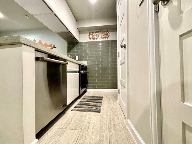 Building Photo - 3110 Red River St