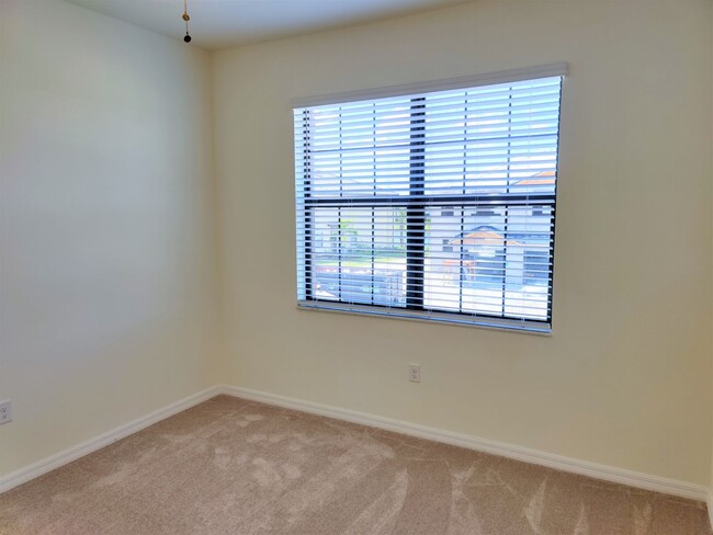 Building Photo - Annual Unfurnished 3 Bedroom, 2.5 Bath Tow...