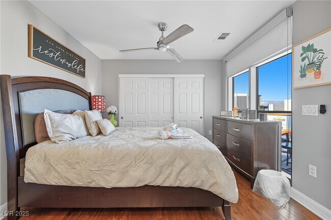 Building Photo - 150 S Las Vegas Blvd