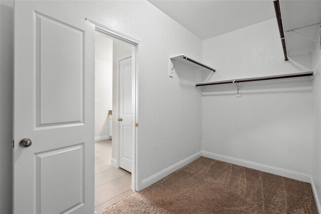 Building Photo - 3622 Pasteur Ln