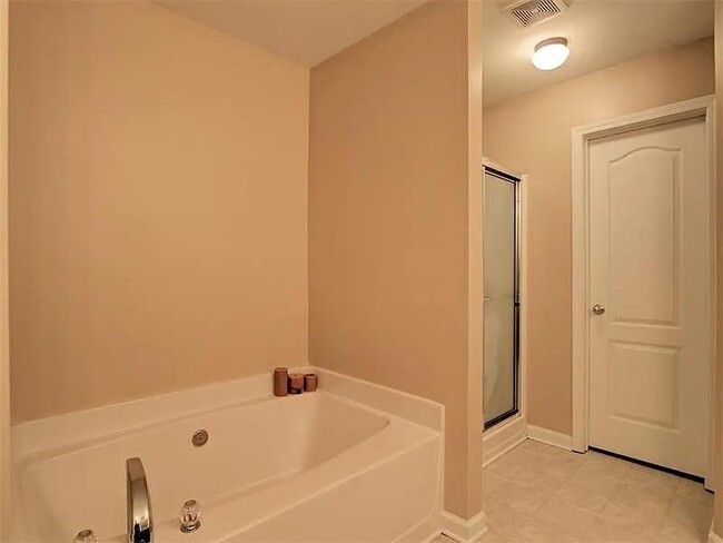Building Photo - 1083 Brownstone Dr SW