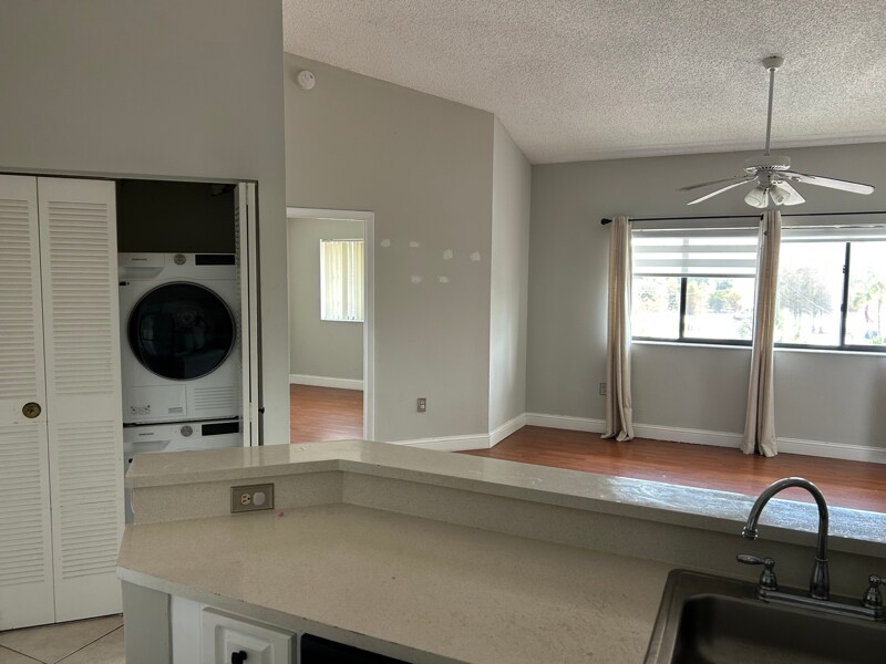 Building Photo - 2550 SW 18th Terrace