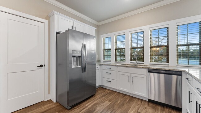 Building Photo - 1023 NE Hts Ln