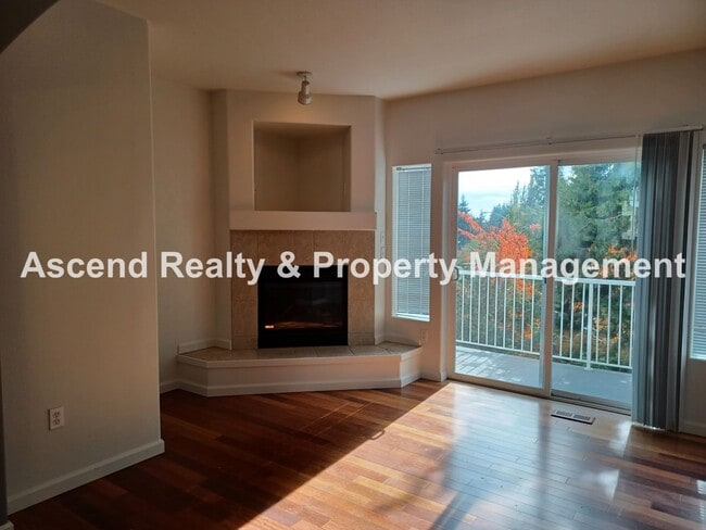 Building Photo - Sexton Crest Townhome Open Floor Plan Gas Fireplace 2 Car Tandem Attached Garage Available Mid March