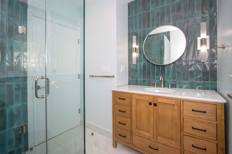 Building Photo - 220A Romain St