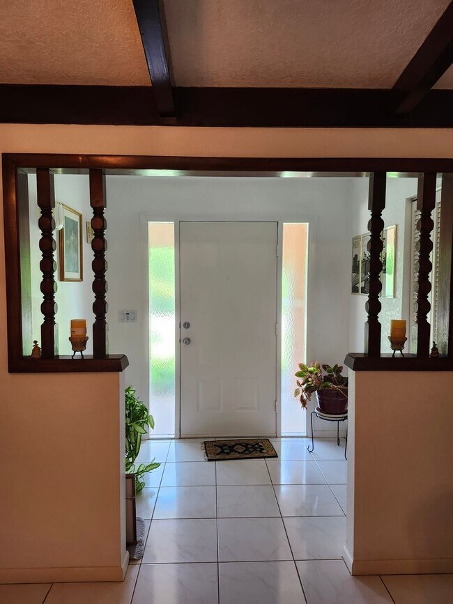 Building Photo - VERY NICE PORT CHARLOTTE HOME FOR ANNUAL RENT!