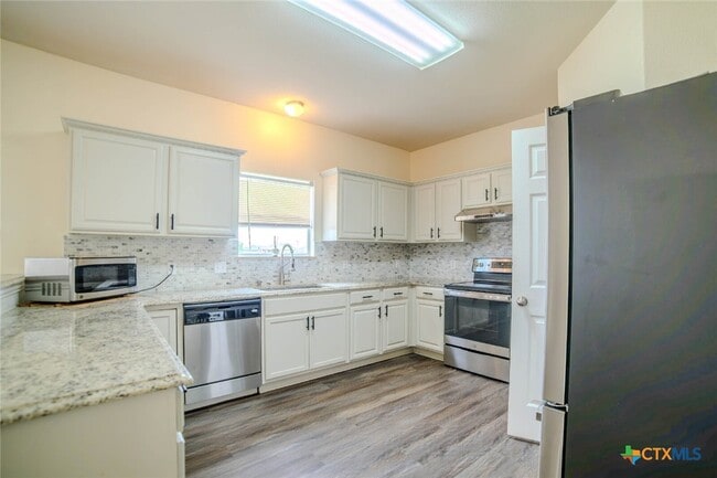 Building Photo - 6107 Bridgewood Dr