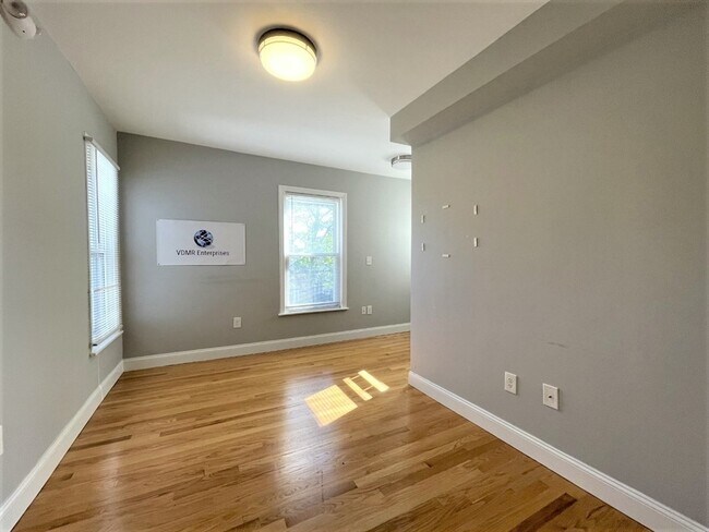 Building Photo - 539 Lincoln Ave