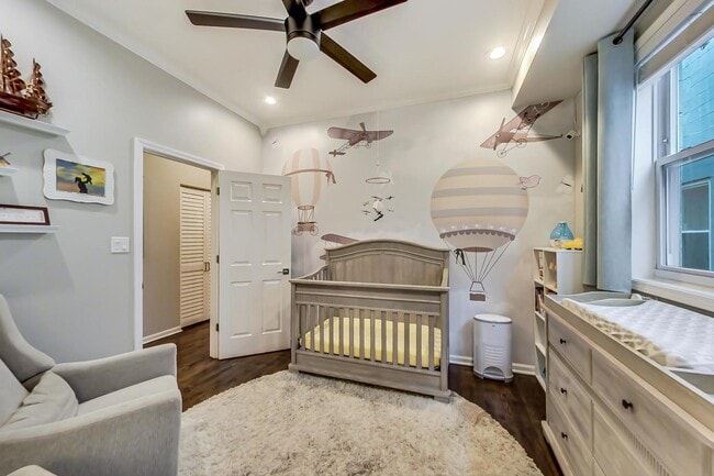 Building Photo - 1328 W Belmont Ave