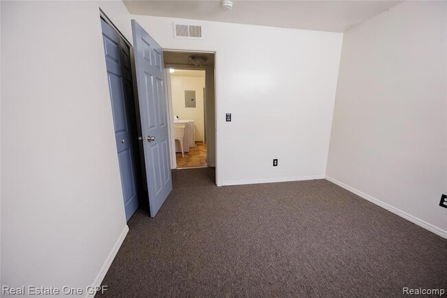 Building Photo - 14960 Alberta Ave