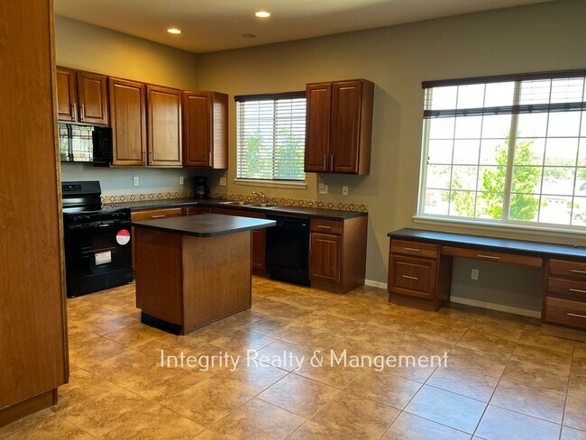 Building Photo - 1496 Royal Troon Dr
