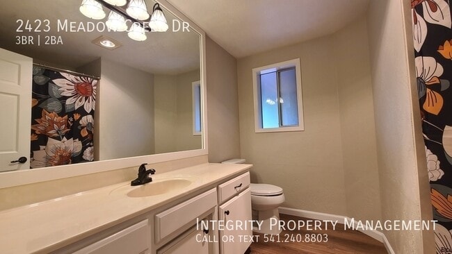 Building Photo - 2423 Meadow Creek Dr