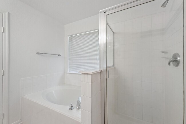 Building Photo - 86 Genesee Ridge Dr