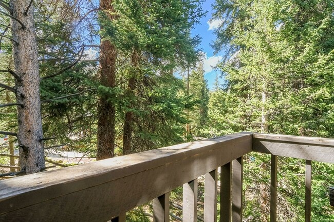 Building Photo - Cabin in the woods!  Fenced Yard!  Year le...