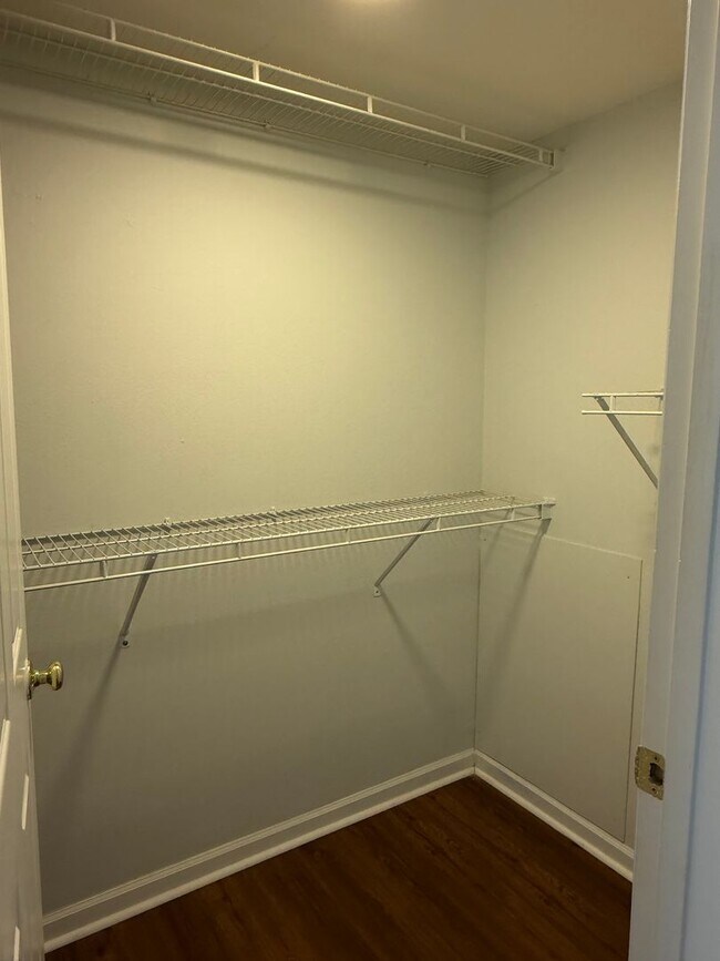 Building Photo - Updated Apartment in Plantation Point