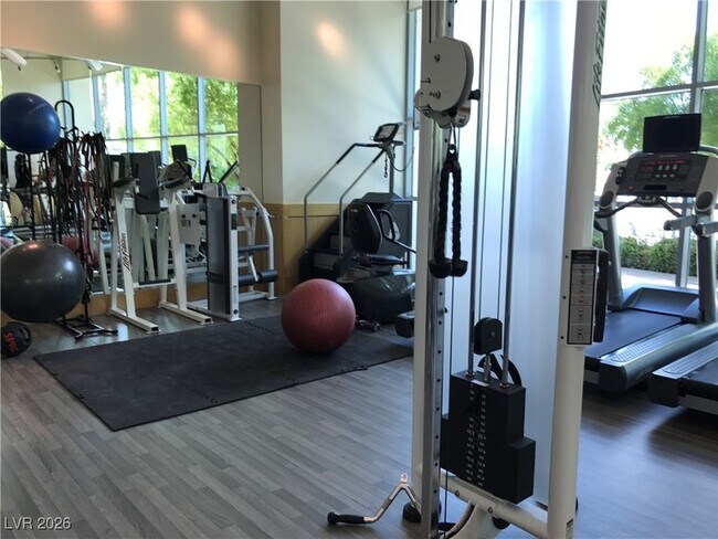 Building Photo - 322 E Karen Ave