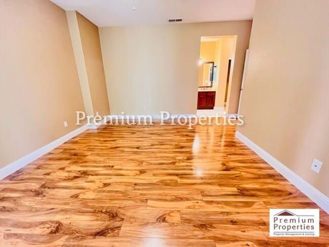 Building Photo - Beautiful 2BD/2BA Condo Unit in the Gated ...