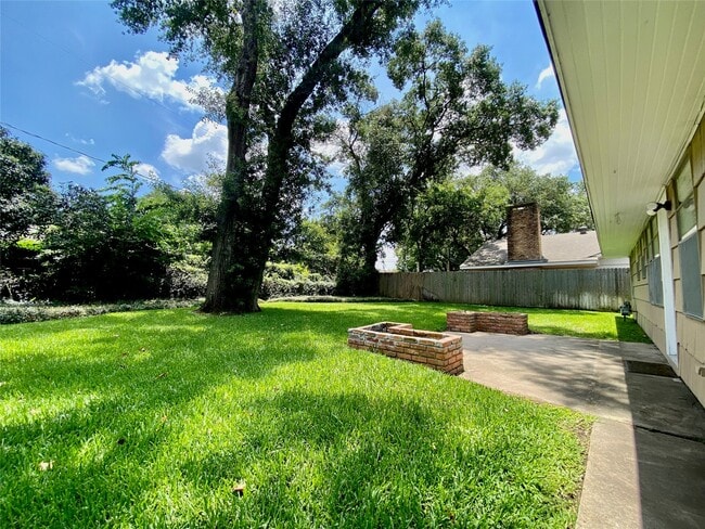 Building Photo - 1810 Mill Creek Dr