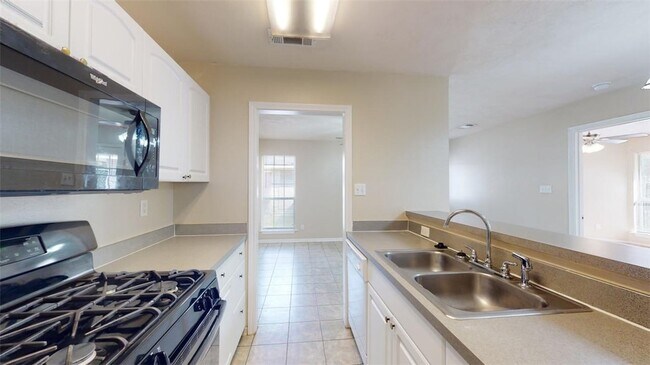 Building Photo - 1141 Oney Hervey Dr