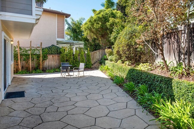 Building Photo - Storke Ranch 3-bd/2.5 bth Home!