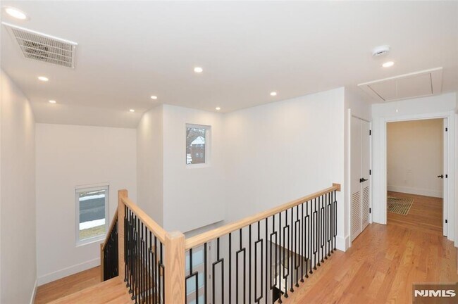 Building Photo - 65 Franklin St