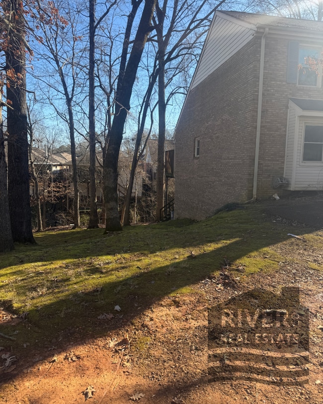 Building Photo - 212 Woodcastle Dr