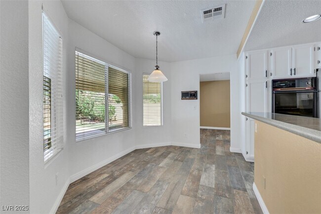 Building Photo - 815 Stillwater Ln