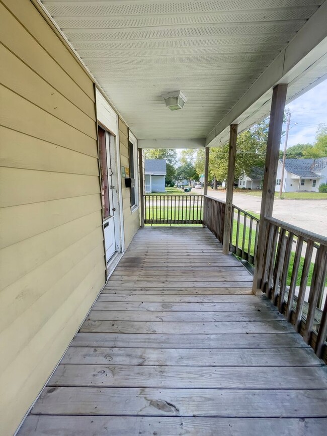 Building Photo - 1719 1/2-1719 1/2 W Adams St