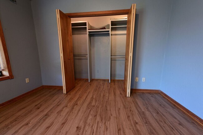 Building Photo - (4) Bed/(2) Bath SE Norman! Country Living!