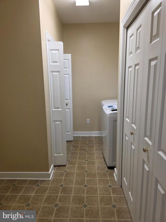 Building Photo - 15 Bayberry St