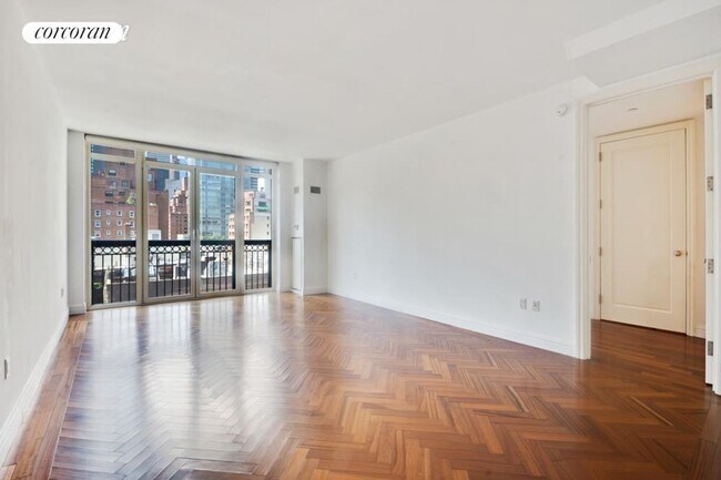 Building Photo - 400 E 51st St