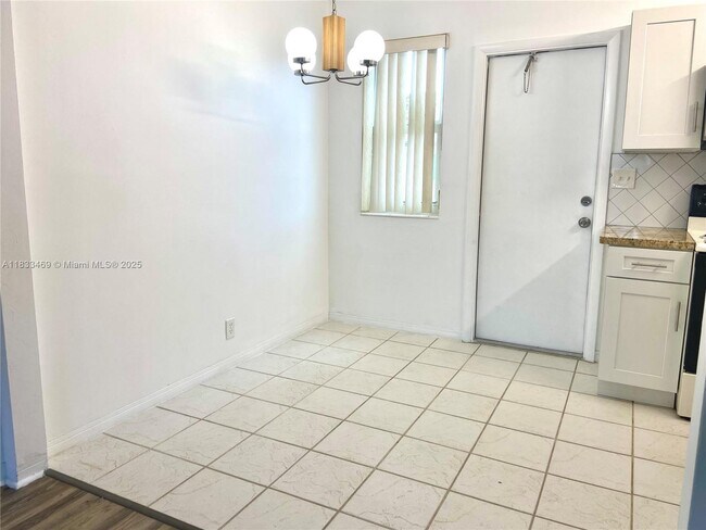 Building Photo - 3533 Tyler St