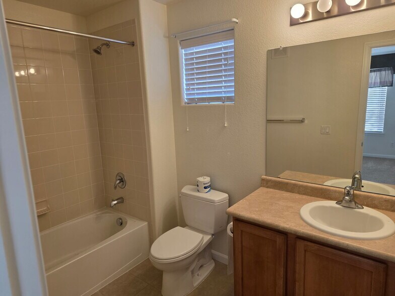 Building Photo - 7514 S Quatar Way