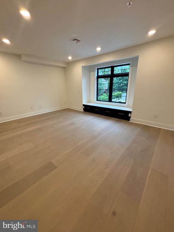 Building Photo - 7519 Ridge Ave