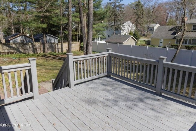 Building Photo - 17 Cedarwood Drive
