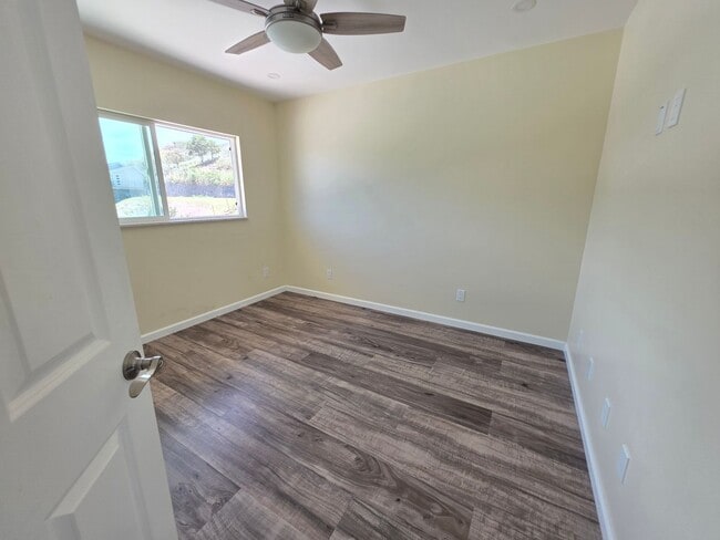 Building Photo - AVAILABLE NOW! 2 bed, 2 bath, 1 parking Kalaheo Hillside