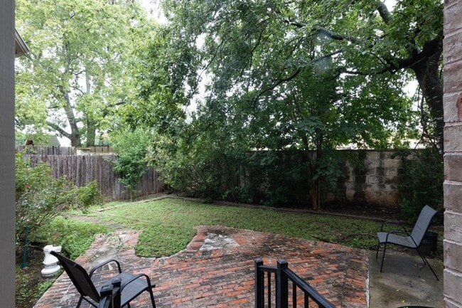 Building Photo - 11608 Spicewood Pkwy