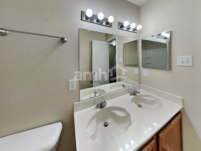 Building Photo - 16508 Jasmine Springs Dr