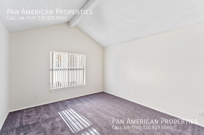 Building Photo - 10380 Almayo Ave