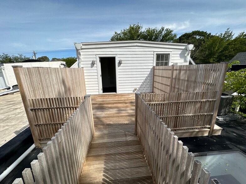 Building Photo - 52 Jobs Ln